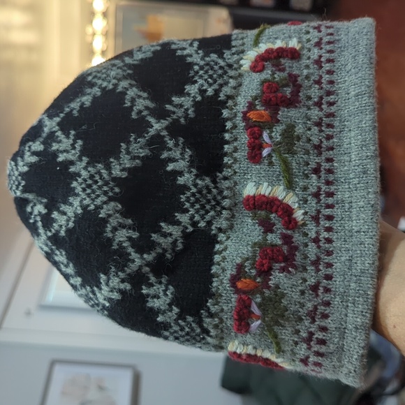 Woolrich Accessories - NWOT WOOLRICH WOOL BLEND BEANIE/KNIT CAP